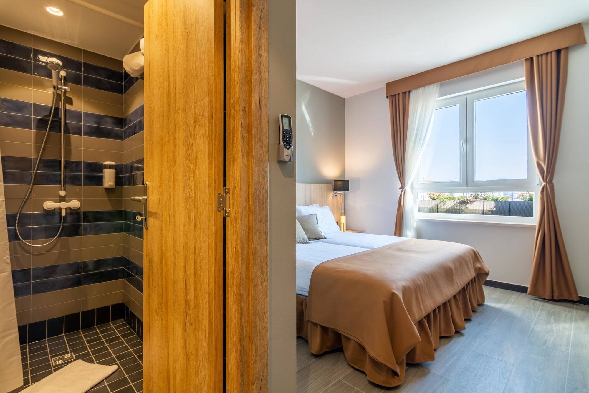 פודגוריצה Hotel Resurs מראה חיצוני תמונה