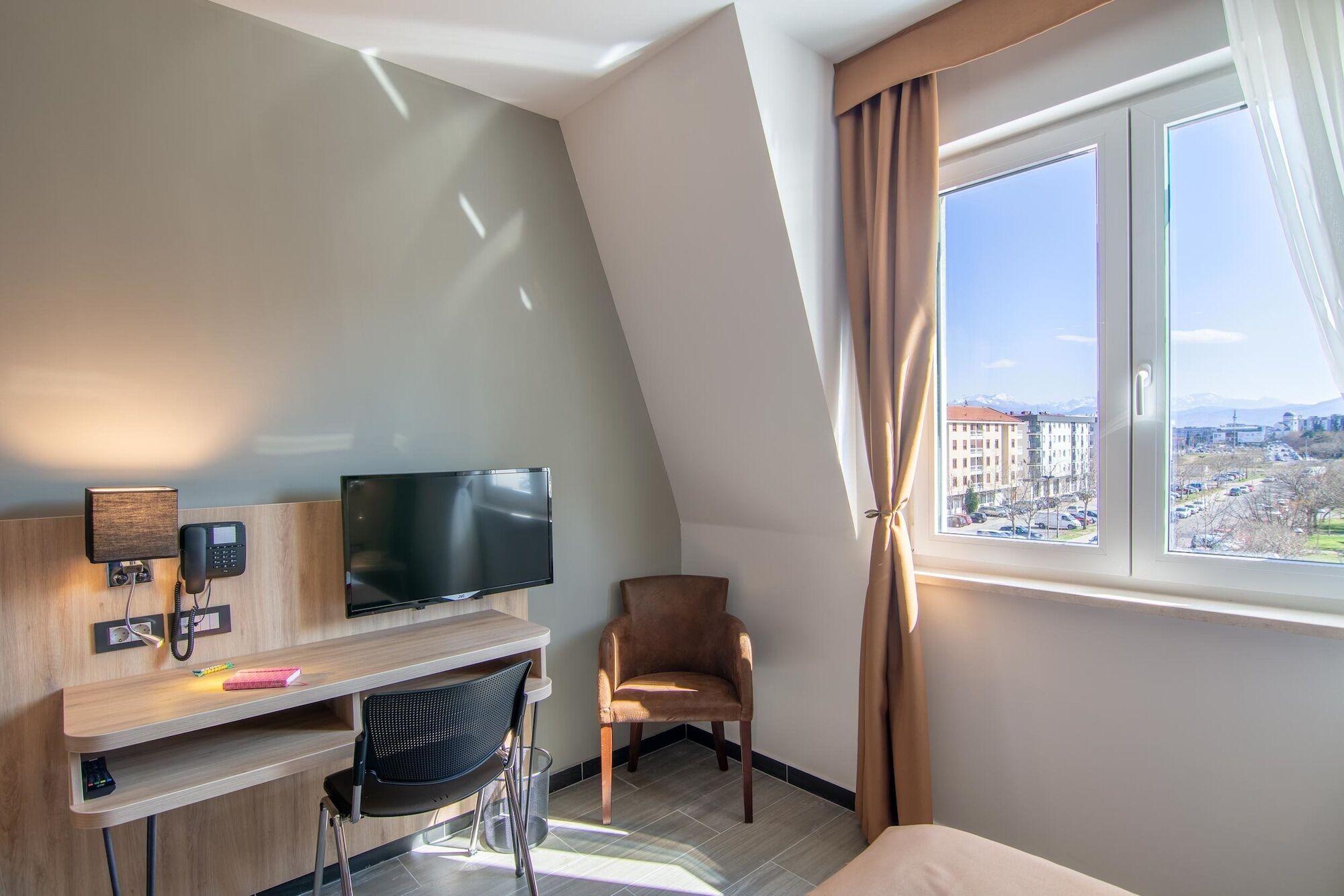 פודגוריצה Hotel Resurs מראה חיצוני תמונה