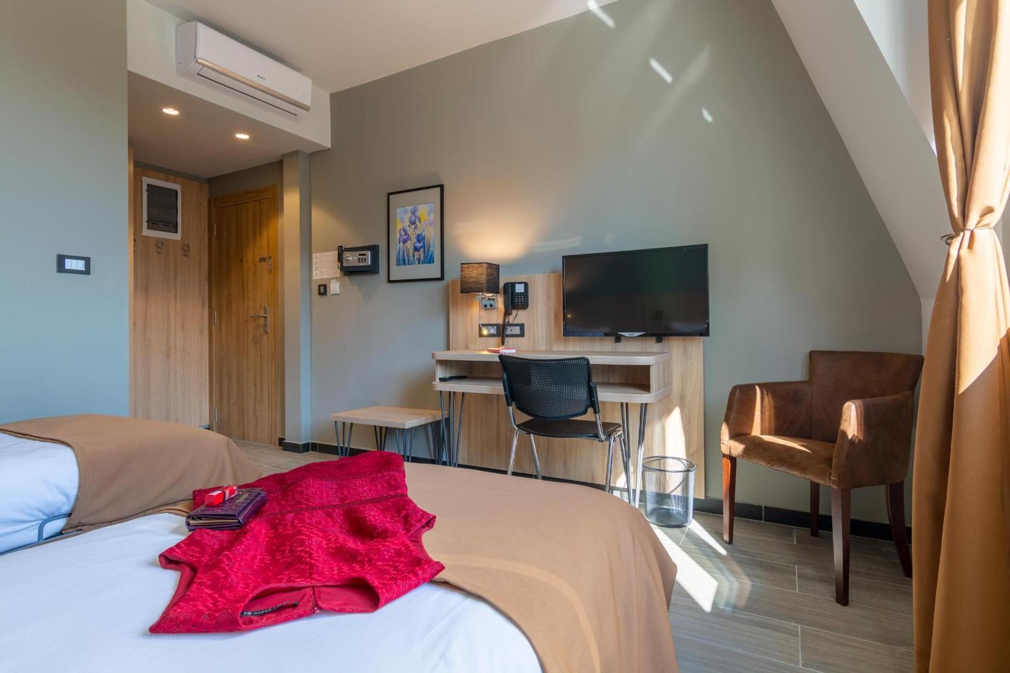 פודגוריצה Hotel Resurs מראה חיצוני תמונה