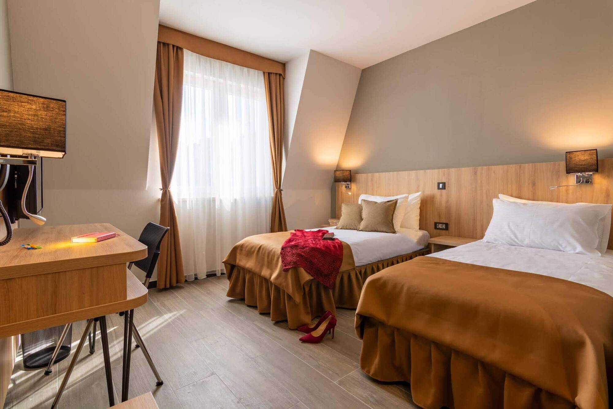 פודגוריצה Hotel Resurs מראה חיצוני תמונה
