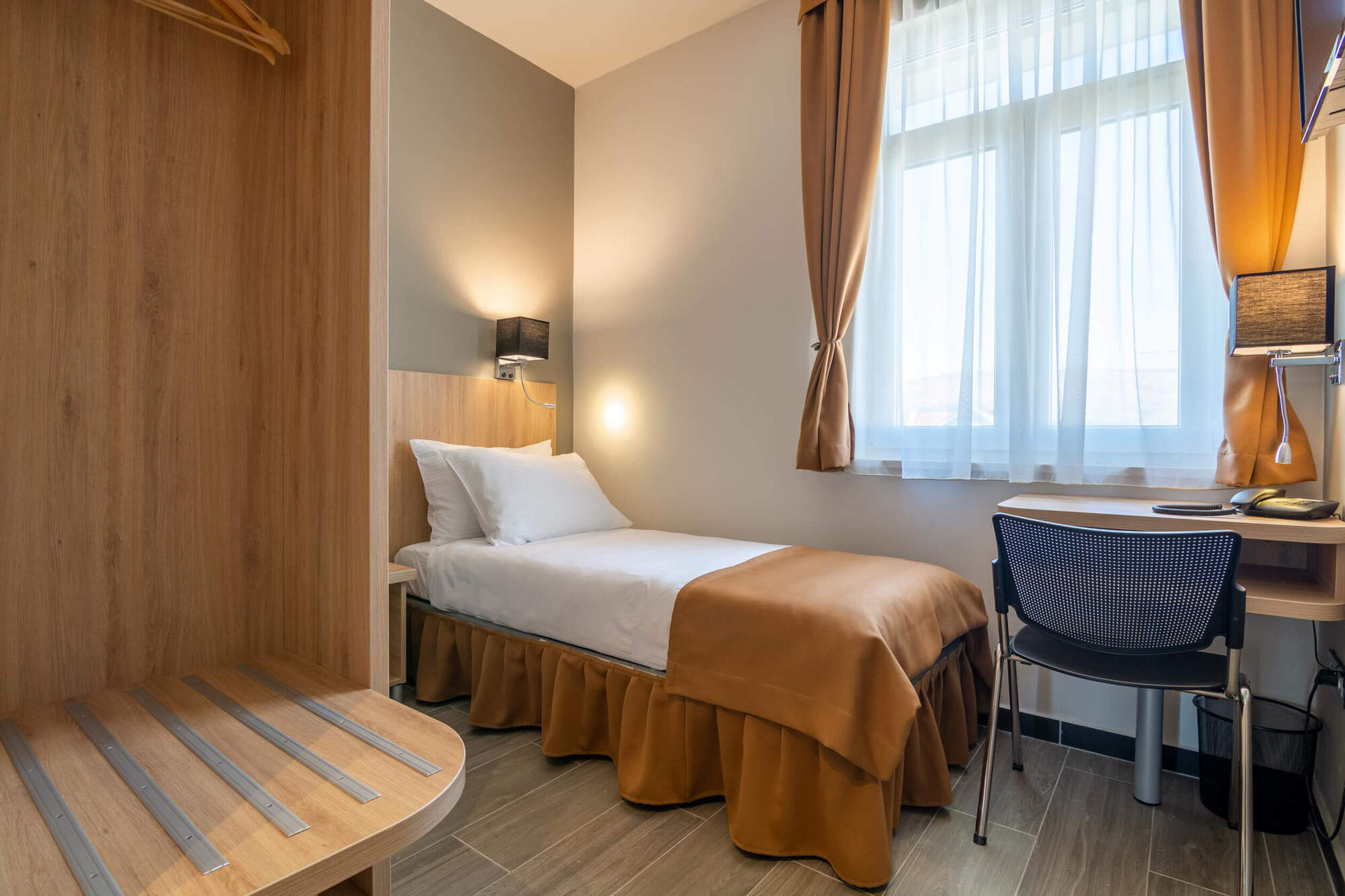 פודגוריצה Hotel Resurs מראה חיצוני תמונה