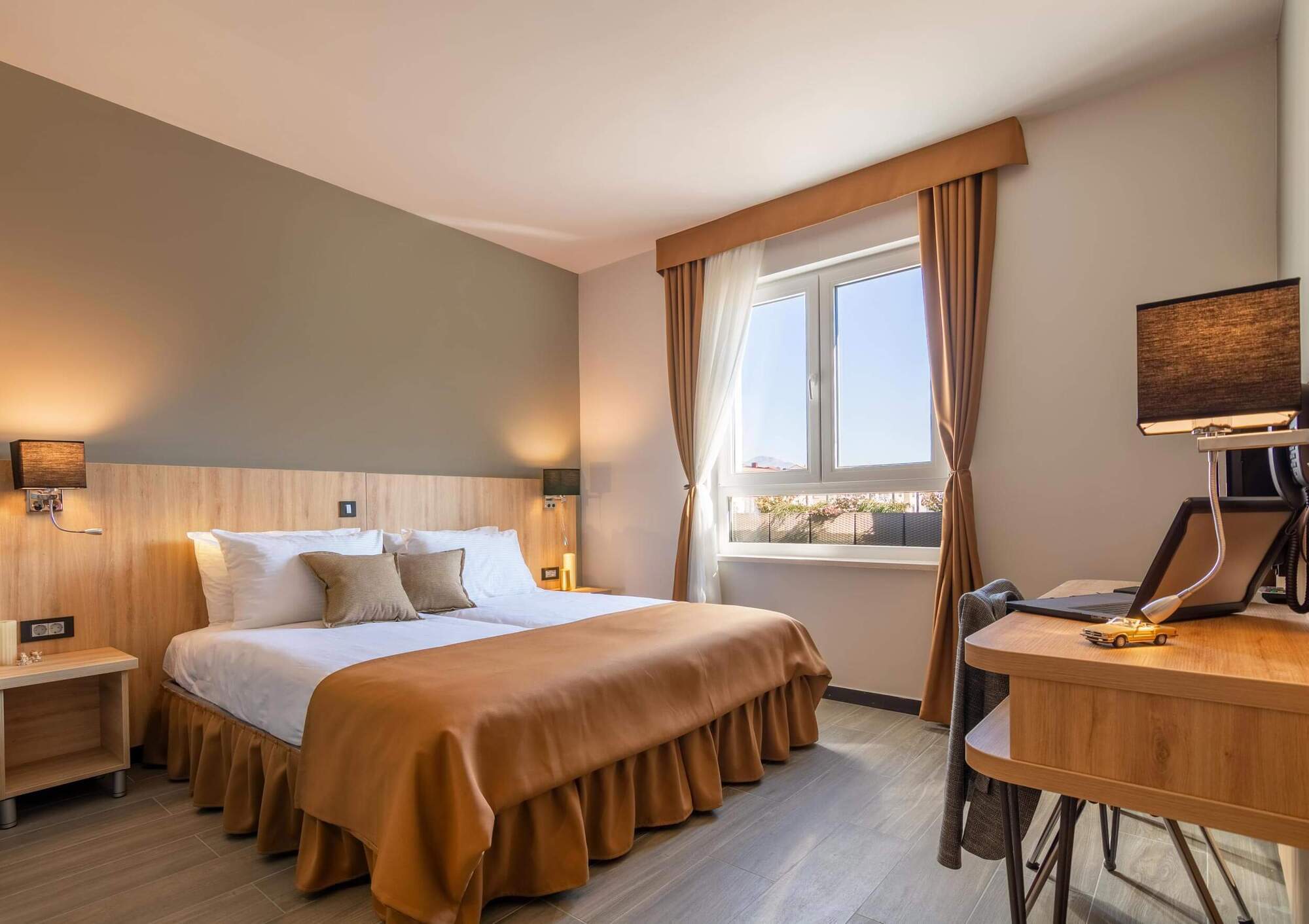 פודגוריצה Hotel Resurs מראה חיצוני תמונה